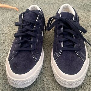 unisex converse shoes blue color size 7 men and women 9